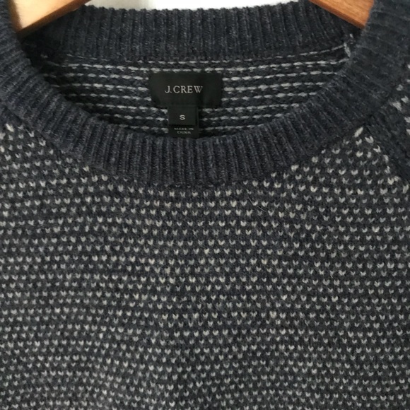 J Crew men's blue & white patterned wool sweater - Picture 4 of 5